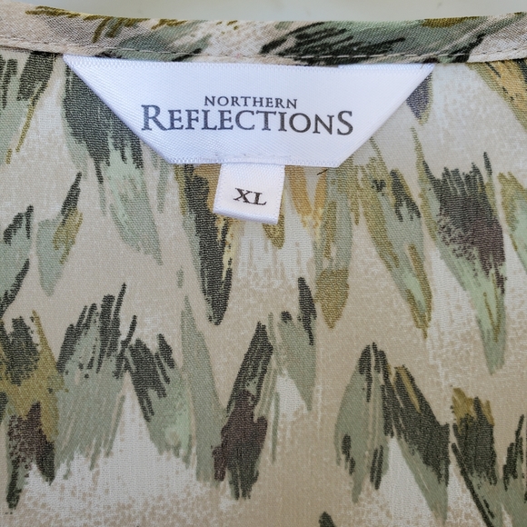 3/$30 Northern Reflections Sheer Summer Top - Picture 6 of 8